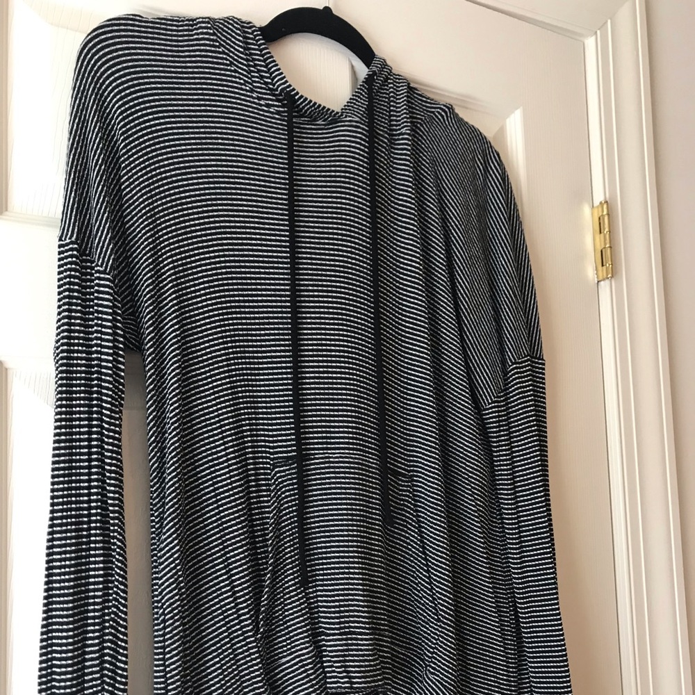 EUC Mossimo Black and White Slouchy Hoodie